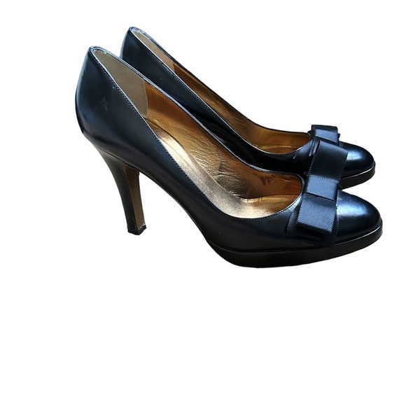 Dolce & Gabbana Bow Pumps - Sz 38 - Excellent Condition.  Classic Black Pump - Picture 9 of 10